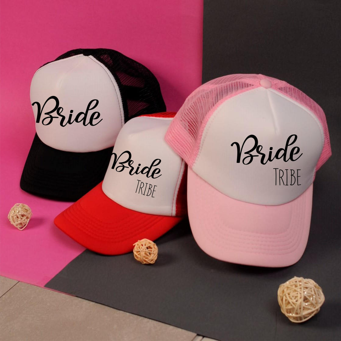 Кепка на девичник для невесты и подружек "Bride +Bride tribe" - фото 1 - id-p1422851882