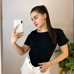 Чорна жіноча футболка базова