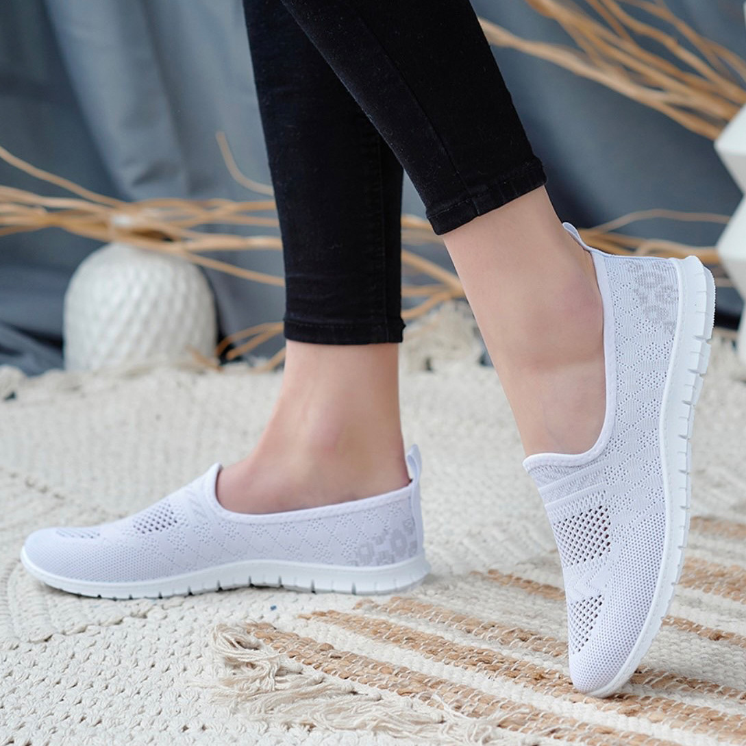 Жіночі сліпони мокасини на літо білі текстильна сітка