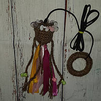 Игрушка дразнилка для кошки Погремушка с веревками 17х100см на резинке с кольцом, ручная работа