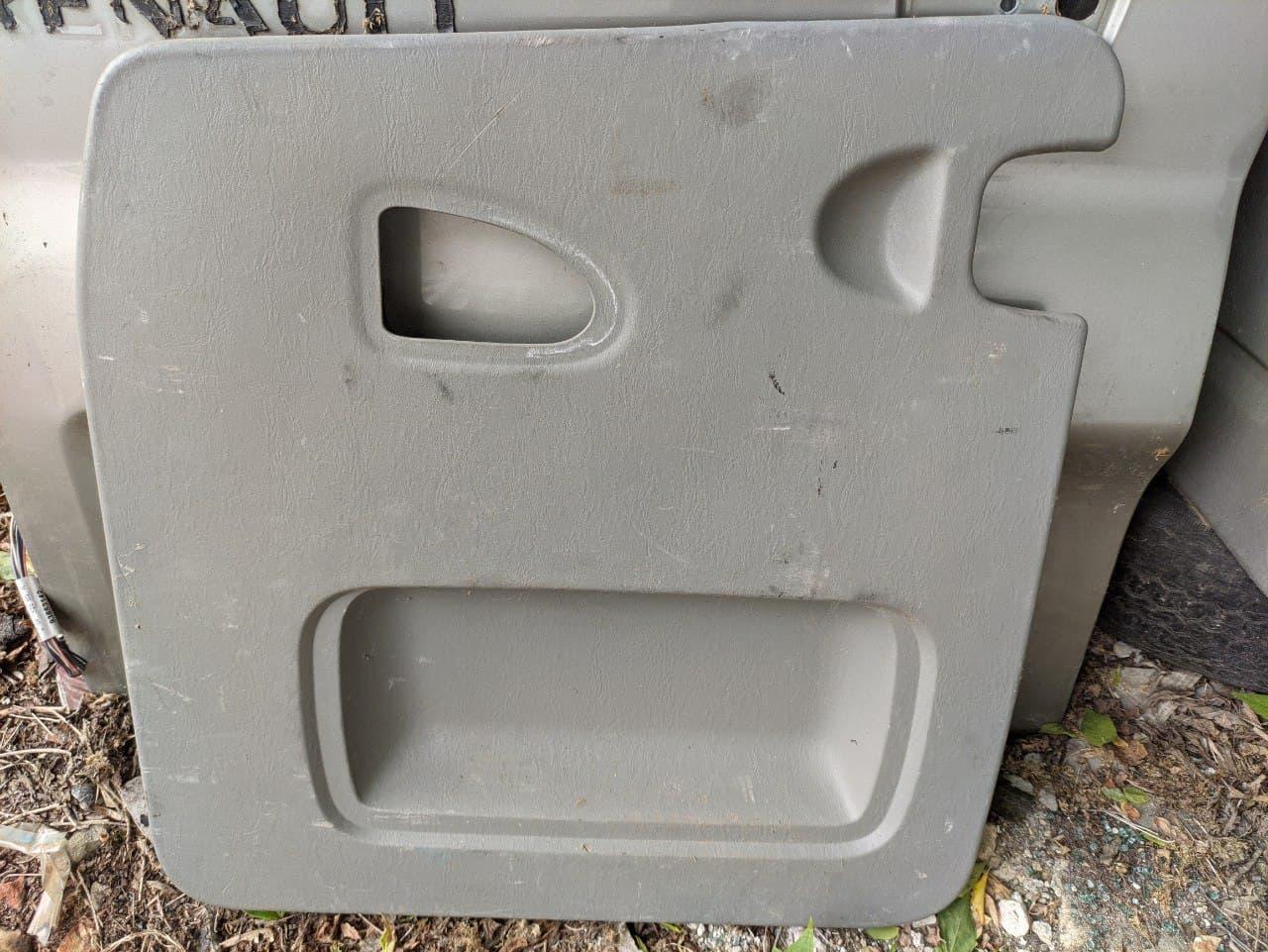 Карта задніх розпашних лівих дверей Renault Trafic, Opel Vivaro 2001-2014, 8200007087 (Б/У)