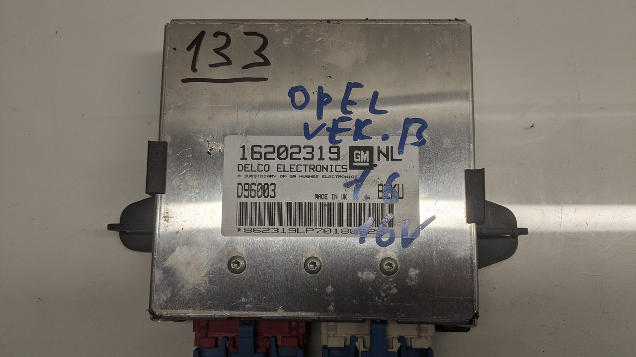 Блок управління двигуном БУД ЕБУ Opel Vectra-B 1.6 16v №133 16202319
