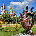 Кована скульптура « Індустріальне серце Дніпра»