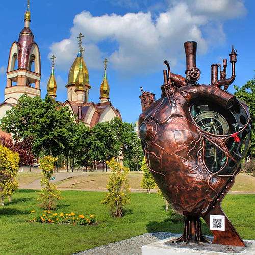 Кована скульптура « Індустріальне серце Дніпра»
