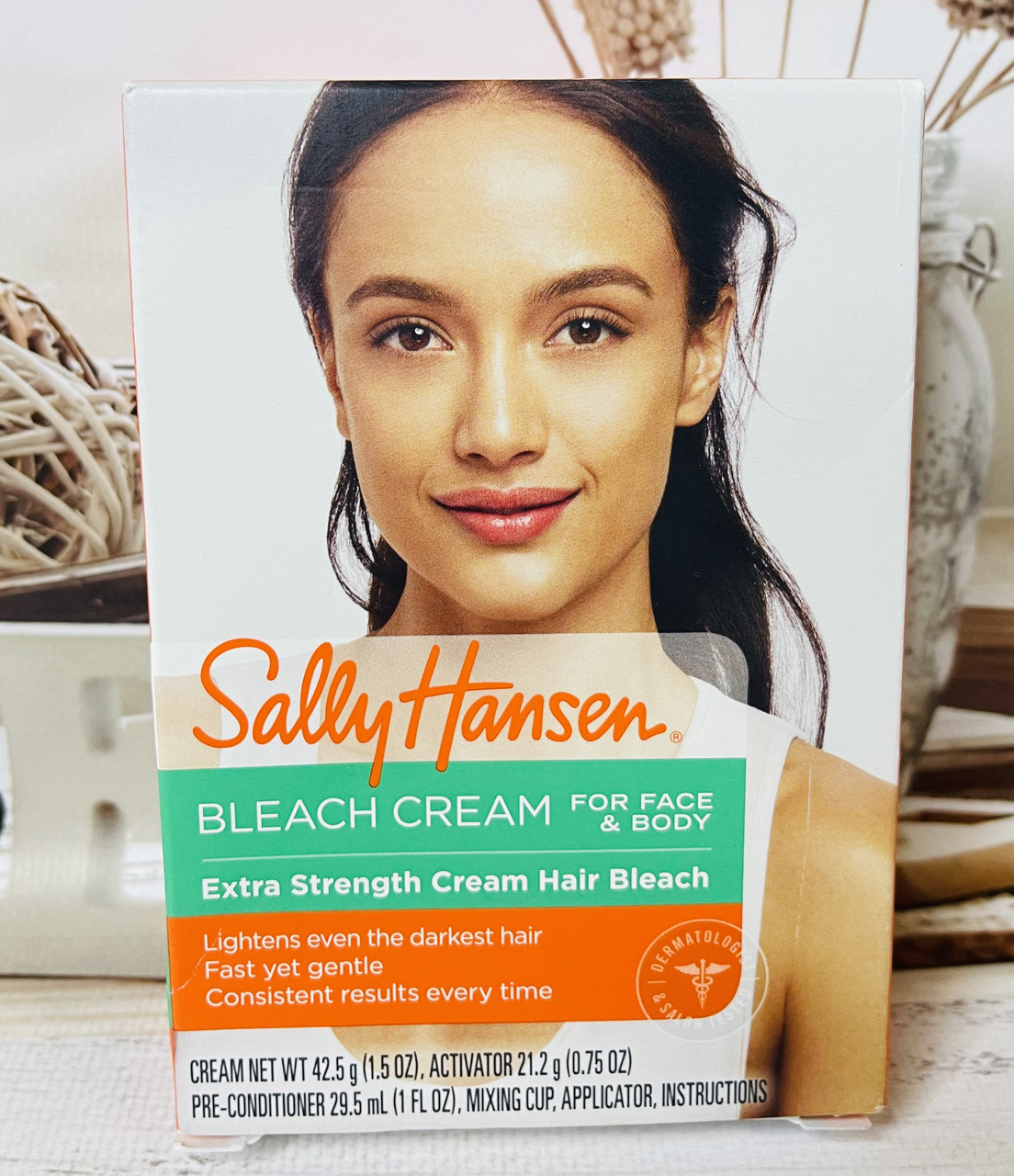 Крем для освітлення волосся на обличчі та тілі Sally Hansen Creme Hair Bleach