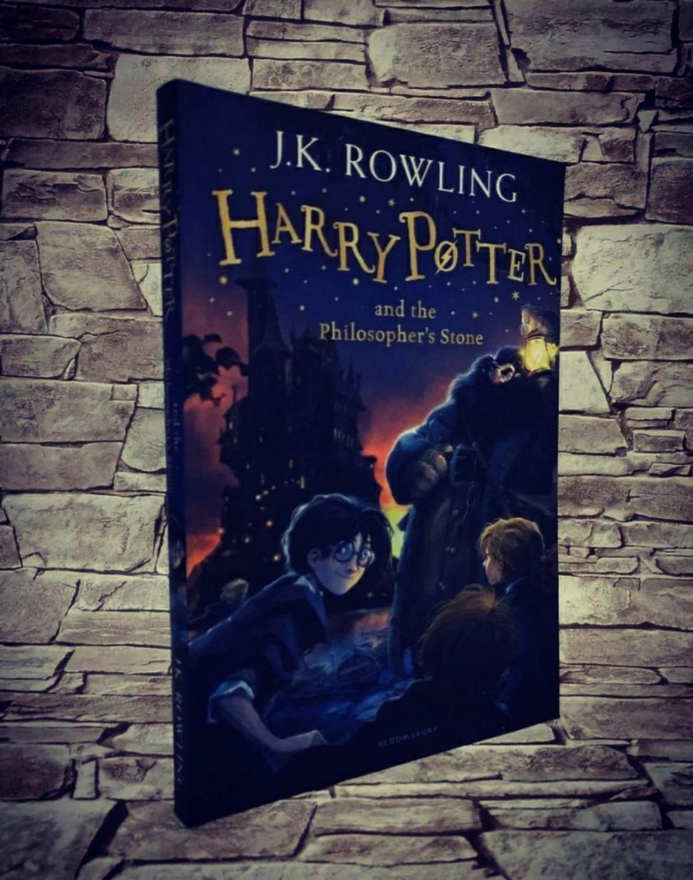 Книга Harry Potter and the philosopher's Stone, Гаррі Поттер і Філософський камінь, англійською мовою
