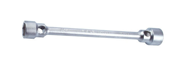 Ключ балонний FORCE 6772432S 24х32мм