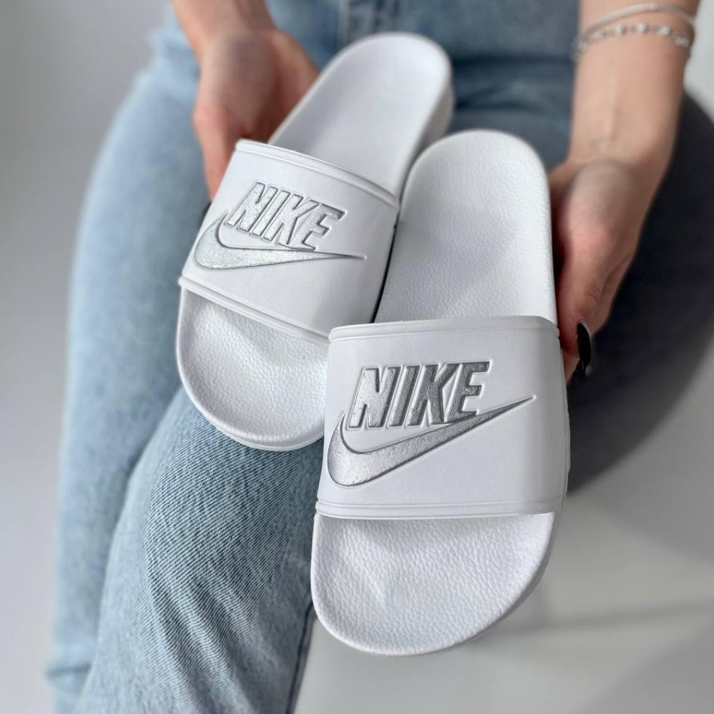 Жіночі шльопанці Nike білі шкіряні шльопанці найк сланці