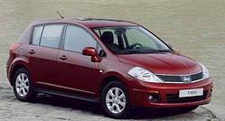 Лобове скло на NISSAN TIIDA 2007-12 г.