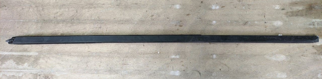 Направляюча скла дверей передніх правих Renault Master, Opel Movano 2010-, 803877232R (Б/У)