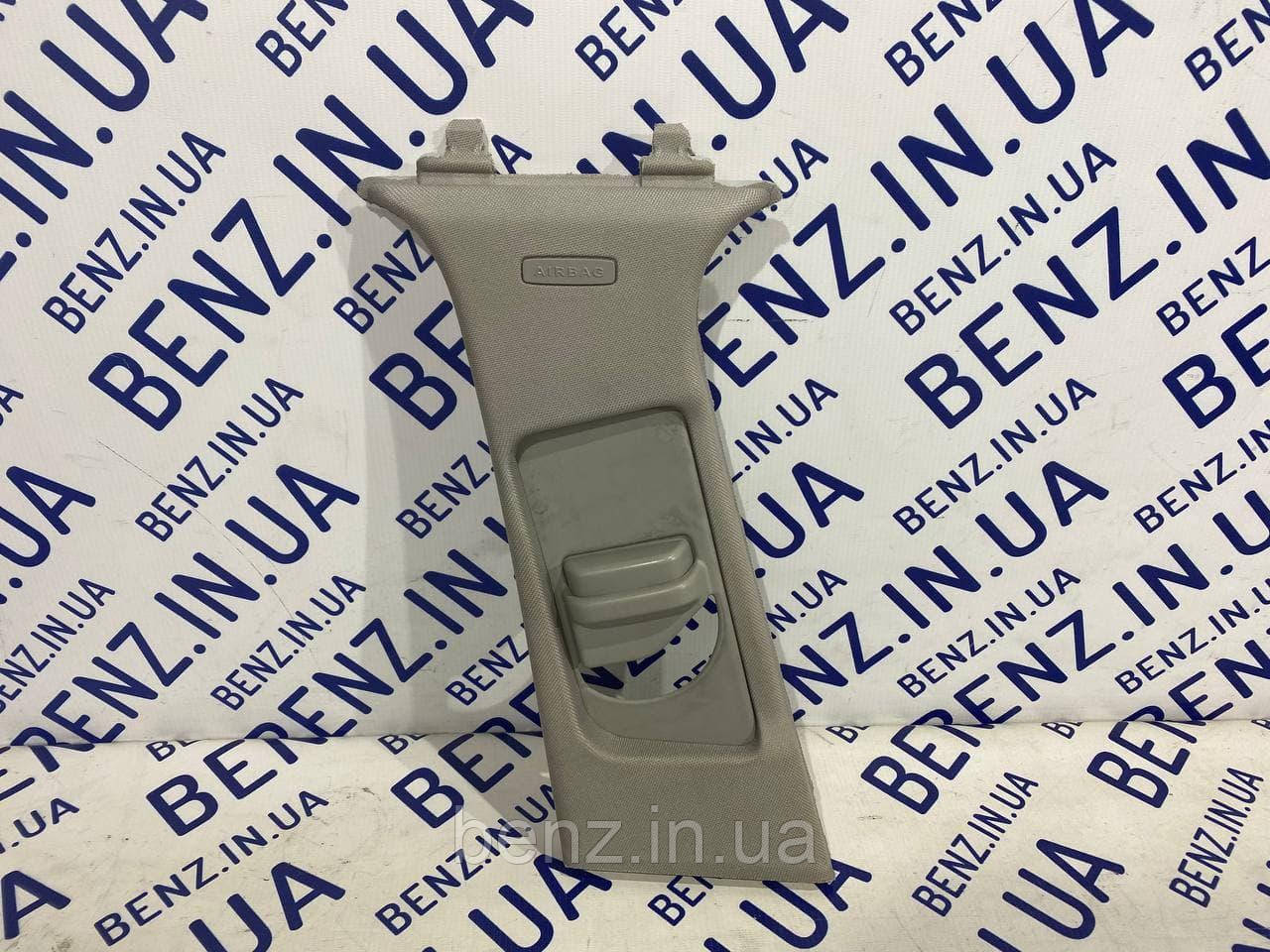 Обшивка стійки середньої лівої Mercedes W204 A2046902326