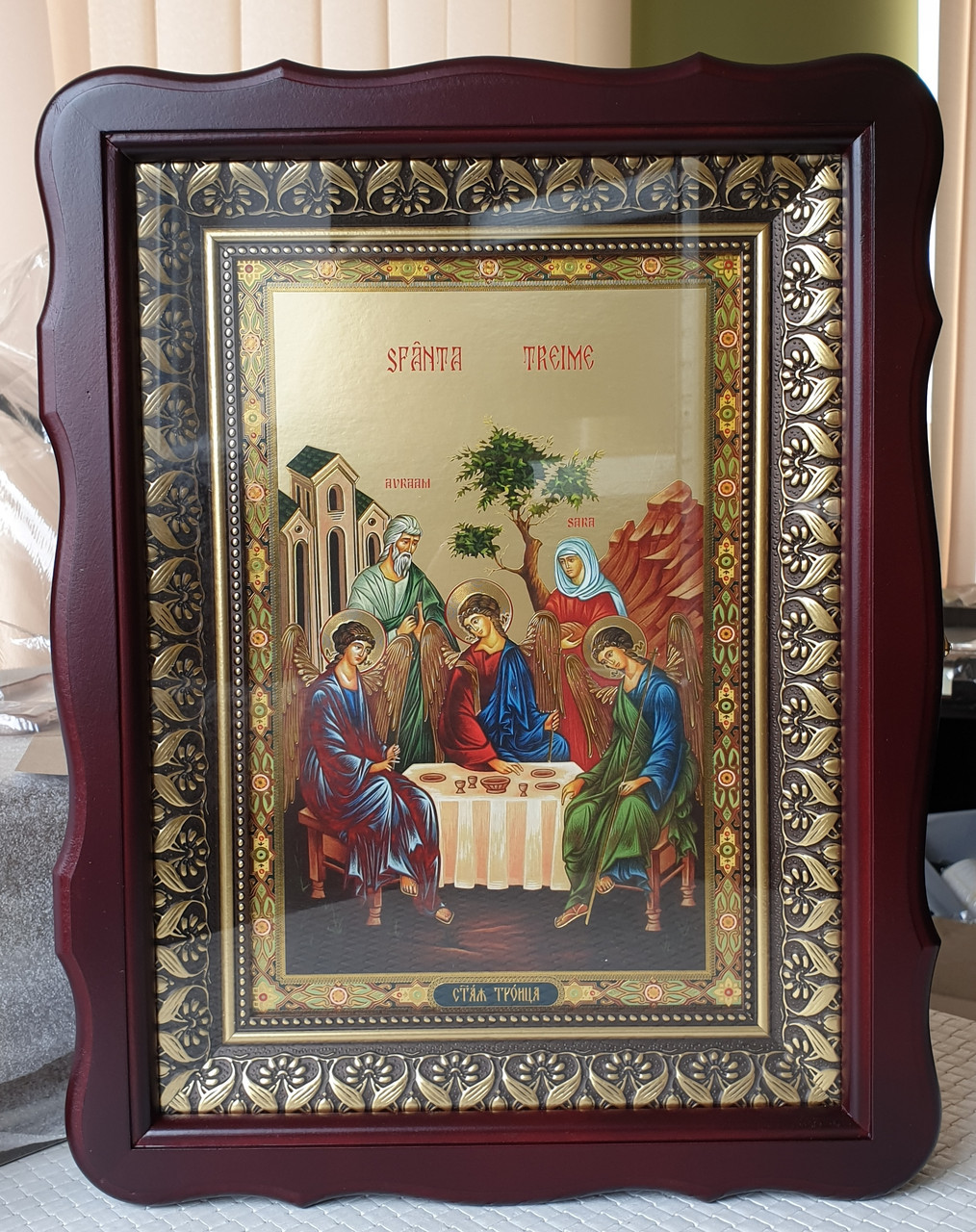 Аналойна ікона Свята Трійця Двонадесяті свята у фігурному кіоті,розмір кіота 32*42,лик 20*30, 24 сюжетів.