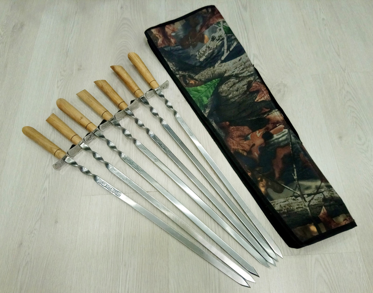 Набір шампурів ручної роботи з дерев'яною ручкою в чохлі "Шпаги" 7 штук