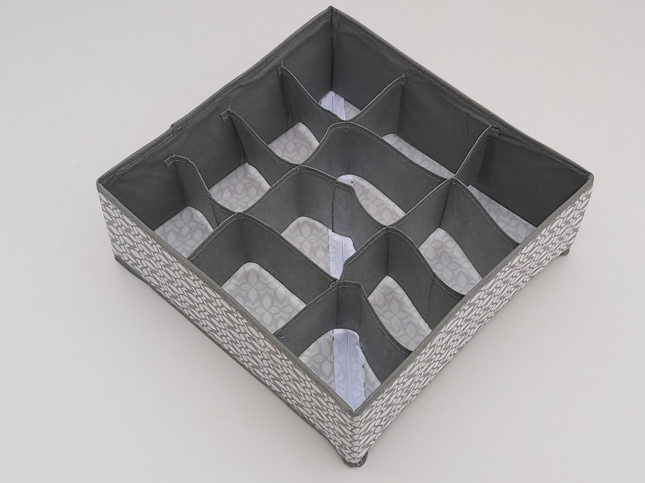 Органайзер 32*32*12 см, на 12 відділень для зберігання дрібних предметів одягу сірого кольору з візерунками