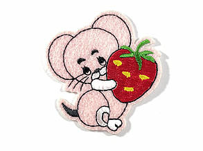 Нашивка Мишка з полуничкою 60х60 мм, фото 1