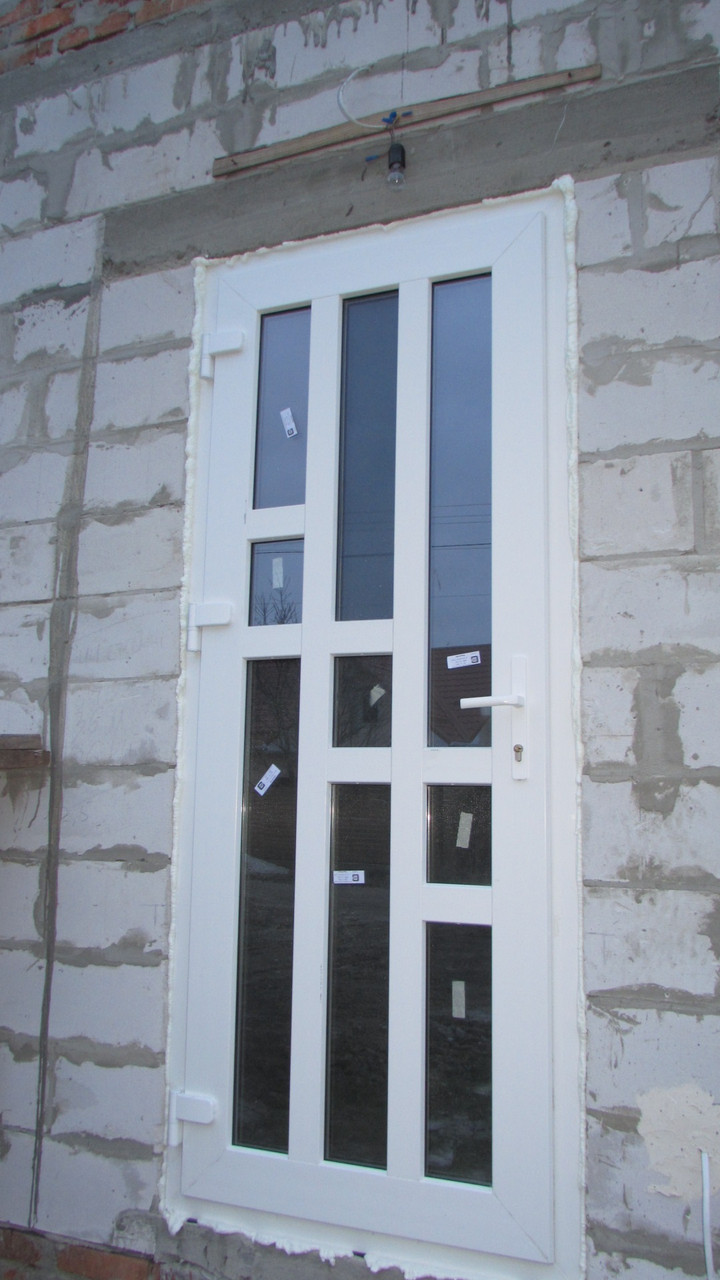 Вхідні пластикові двері 900х2200мм REHAU Euro Design 70