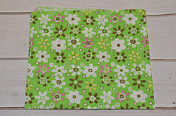 Декоративна тканина для рукоділля салатова у квіти 25х25 см