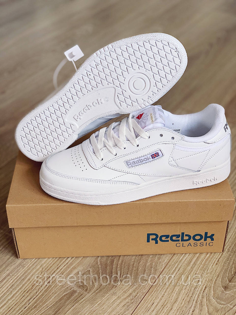 reebok club v
