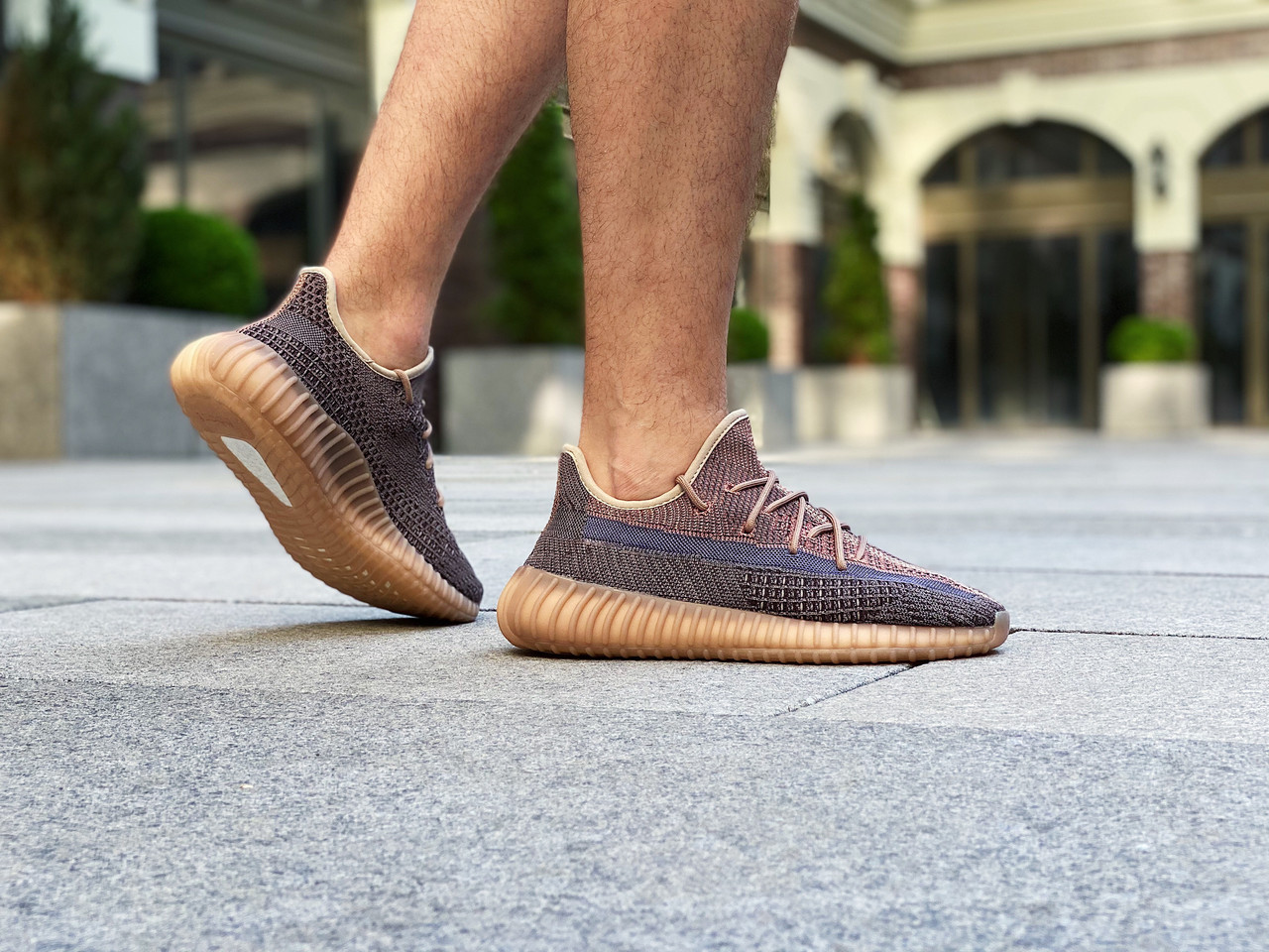 Кросівки чоловічі Adidas Yeezy Boost 350 V2 "Fade" / HO2795 (Розмір:45)