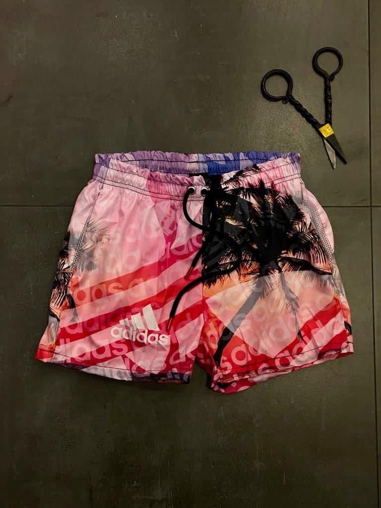 Чоловічі пляжні шорти рожевого кольору adidas адідас