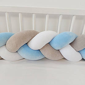 Бортики коса в дитяче ліжечко для хлопчика, захист в кроватку косичка 120см блакитний- білий - сірий