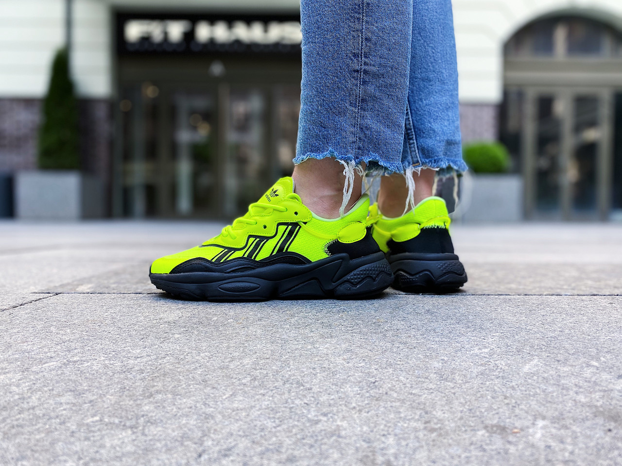Кросівки жіночі Adidas Ozweego "Solar Yellow" / EG7449 (Розміри:39)