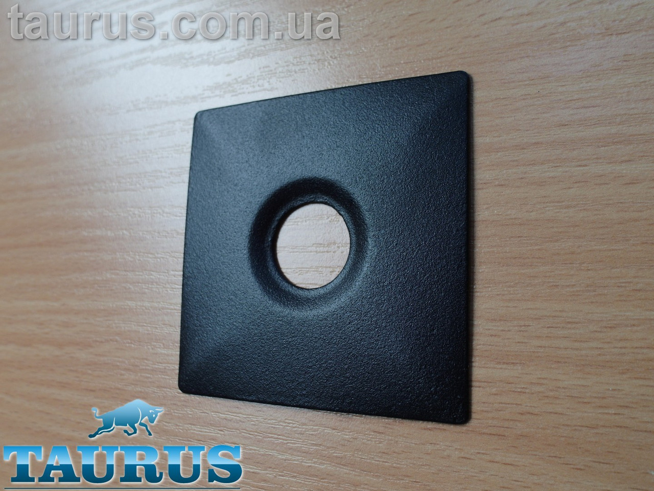 Квадратний чорний плоский н/ж фланець Cube Black 74x74 мм, висота 3 мм, під внутрішній розмір 1/2" d20 мм