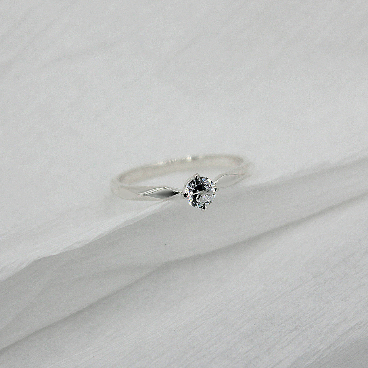 Срібна каблучка з фіанітом Ідеальні грані, фото 1