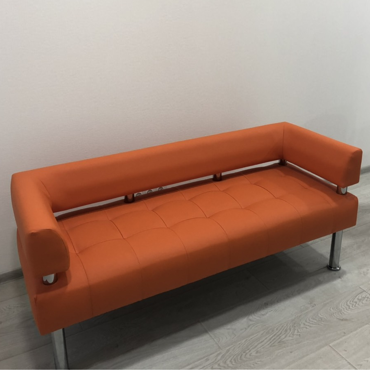 Офісний диван тримісний Тонус помаранчева екошкіра БЕЗКОШТОВНА ДОСТАВКА