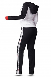 Жіночі спортивні костюми на осінь і весну