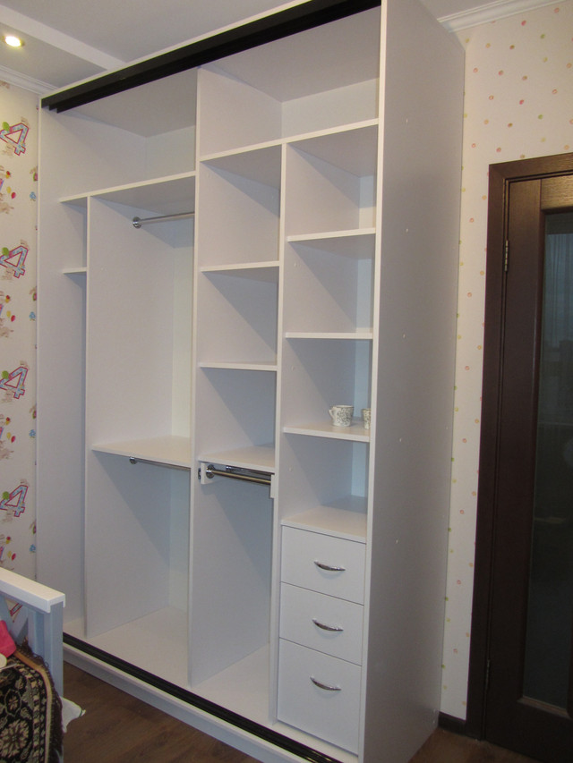 шкаф купе белого цвета