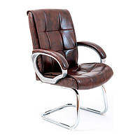 Офисное мягкое кресло руководителя Аризона Ю коричневый кожзам СФ Хром