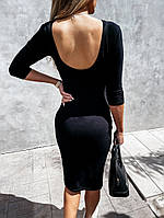 Облягаюча жіноча сукня з відкритою спиною
