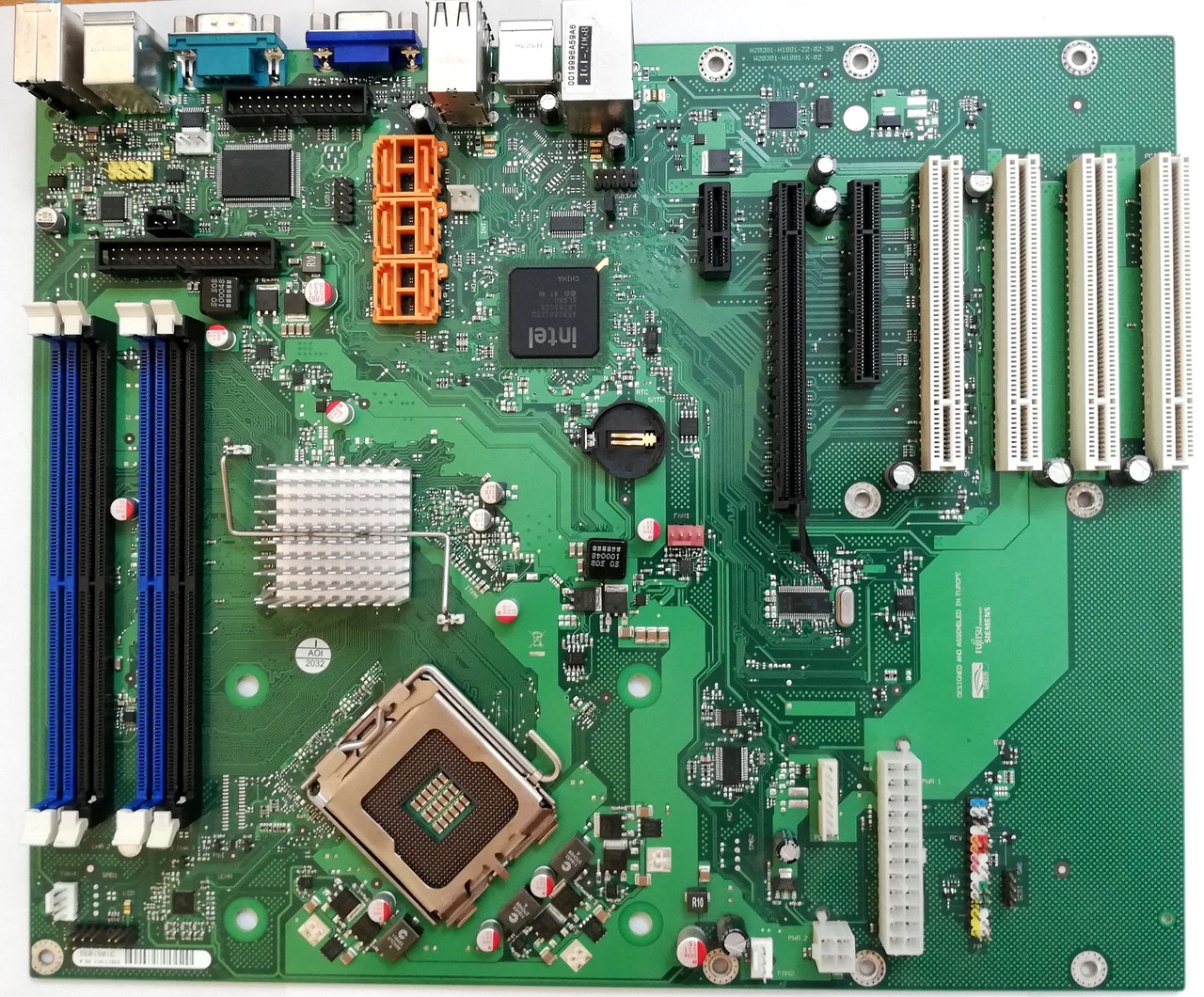 Материнська плата Fujitsu-Siemens LGA775 DDR2 BTX PCI-E VGA (D2817-A11) Б/В