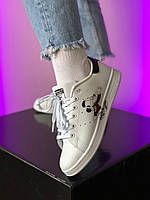 Женские кроссовки. Женские трендовые кроссы белые Adidas Stan Smith White Black Mickey Mouse.