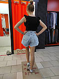 Женсие модні джинсові шорти-кльош світлі, фото 3