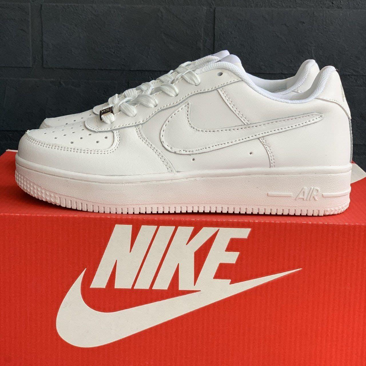 Кроси Найк класичні. Чоловічі кросівки Nike Air Force 1 білі низькі ...