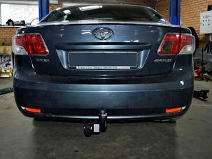 Фаркоп Toyota Avensis седан 2009- HakPol