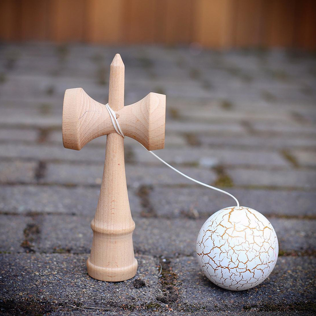 Деревянная кендама RESTEQ белого цвета. Кендам из дерева белый. Игрушка Kendama 18 см - фото 3 - id-p1422639748