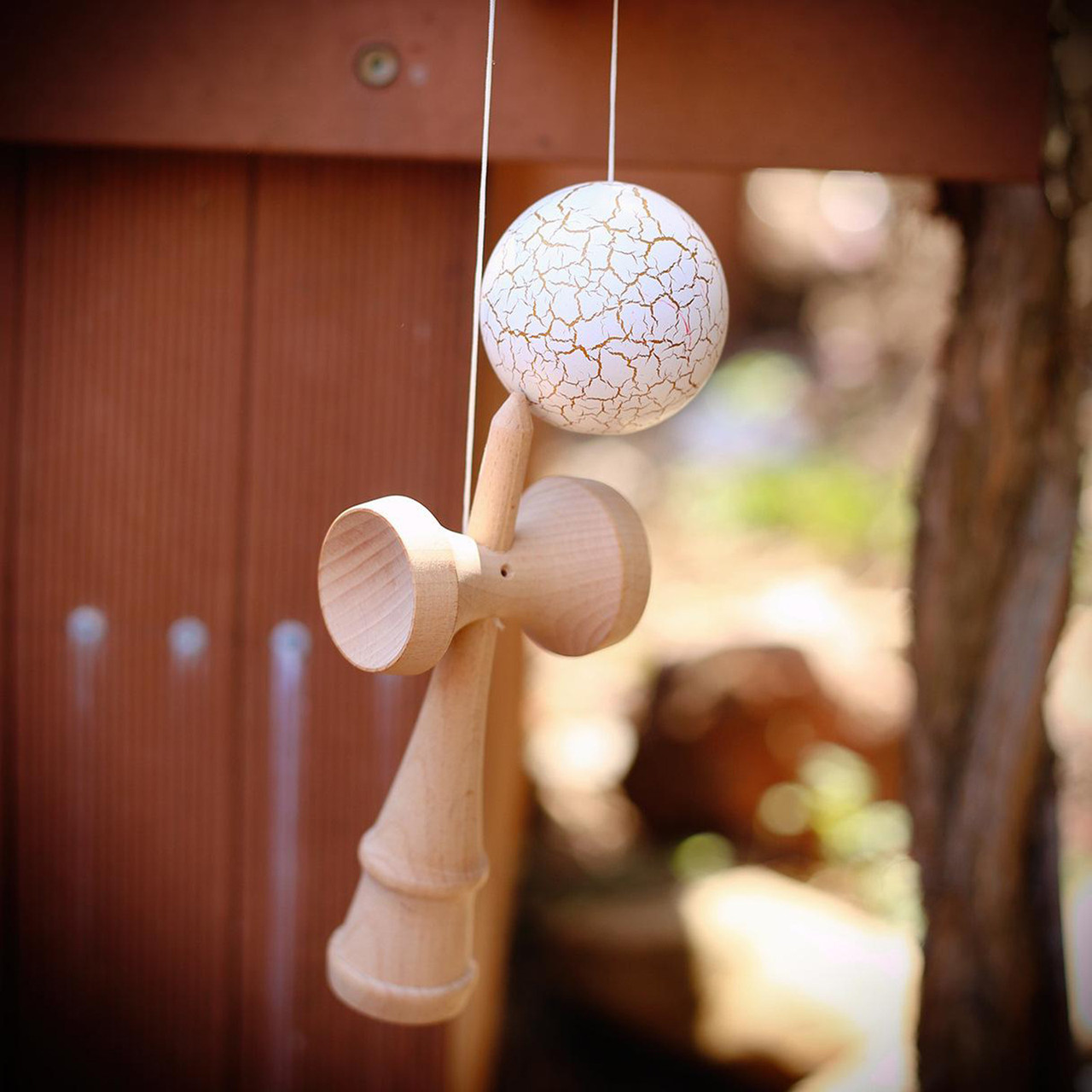 Деревянная кендама RESTEQ белого цвета. Кендам из дерева белый. Игрушка Kendama 18 см - фото 2 - id-p1422639748