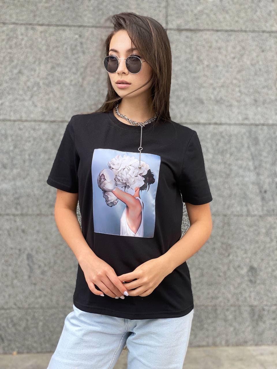 Жіноча біла і чорна футболка оверсайз прямого крою з малюнком на грудях (р. S, M, L) 5517532, фото 1
