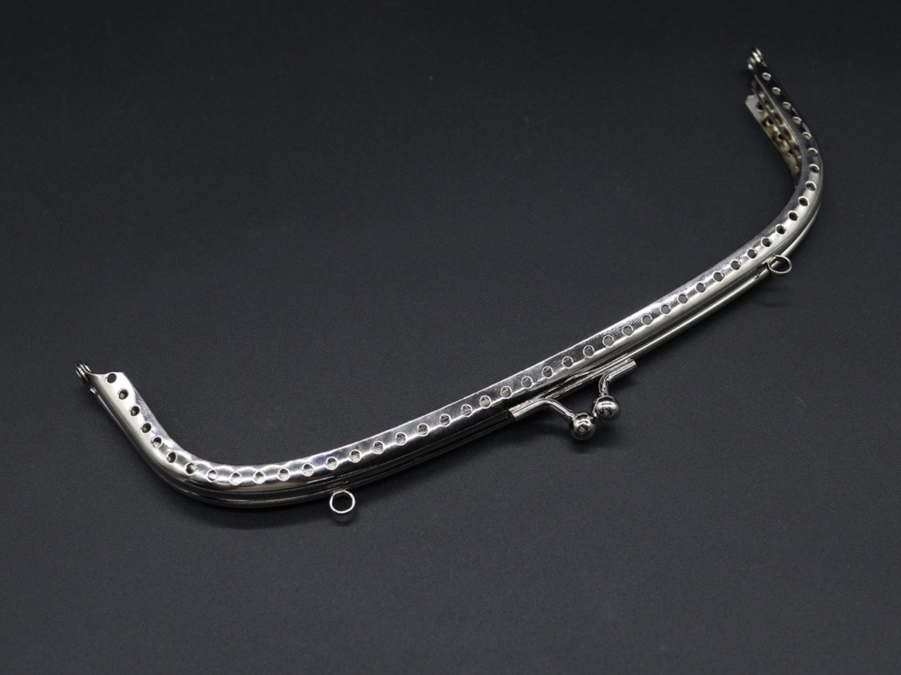 Фермуар. Колір "срібло". 18см.