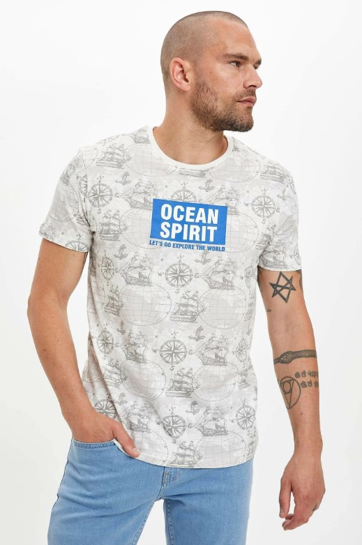 Біла чоловіча футболка Defacto/Дефакт із морським принтом Ocean spirit
