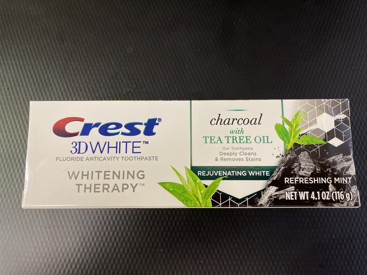Відбілююча зубна паста, Crest 3D White, Whitening Therapy Charcoal Tea Tree Oil, 116 грам, фото 1