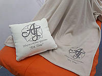 Подушка та плед з вишивкою "Аrt Time" корпоративний подарунок з логотипом