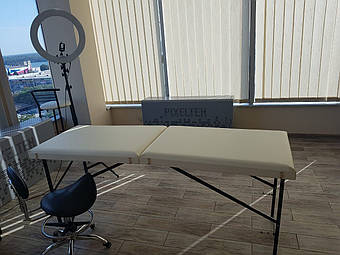 Чим замінити кушетку для нарощування вій?