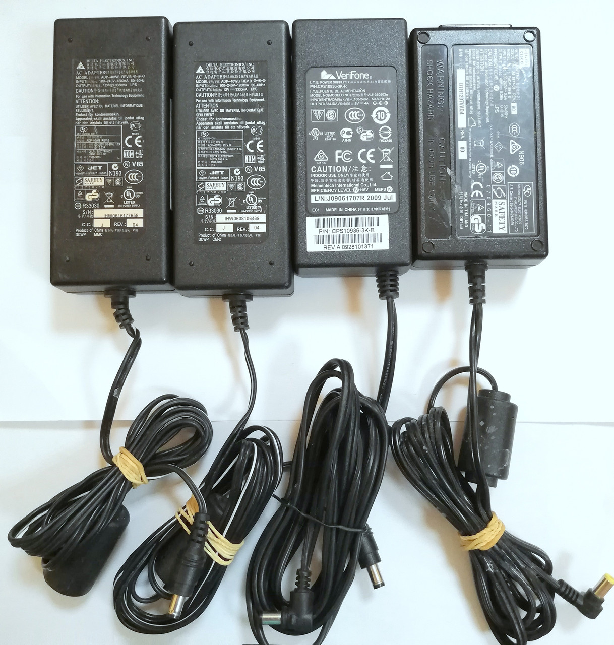 Лот блоків живлення - 4 шт. для ноутбука HP, ACER 36-40W 9-48V 0.38-4.0 A IEC C13/C14 Б/В. Під сервіс