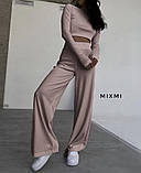 Жіночий костюм топ із мітенками та вільні штани з рубчика, фото 4