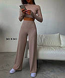 Жіночий костюм топ із мітенками та вільні штани з рубчика, фото 2