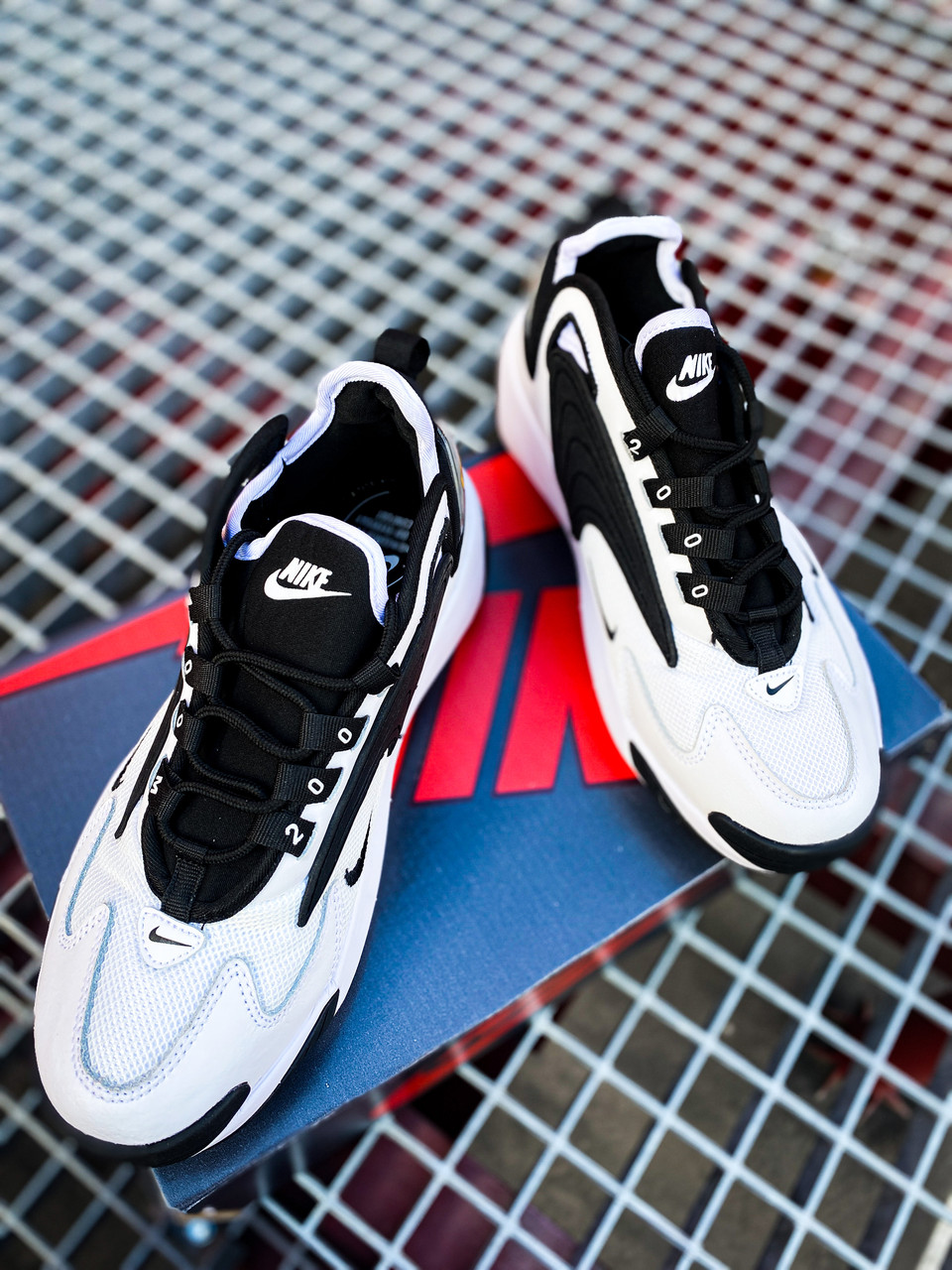 Nike zoom 2k white black deals